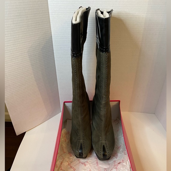 EUC BCBGirls Women's Size 9B Platform Grey Suede Black Patent Leather Boots - Picture 7 of 10